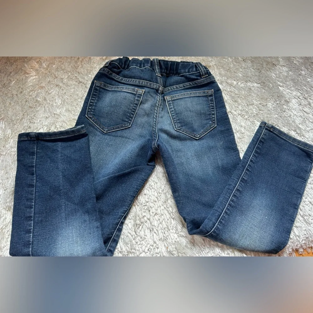 Lot of 3 pair of kids jeans.  Includes two pair of size 6 & a pair of size 7. - Picture 9 of 15